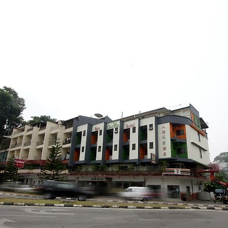 Fata Garden Hotel By Place2Stay Кучинг Экстерьер фото