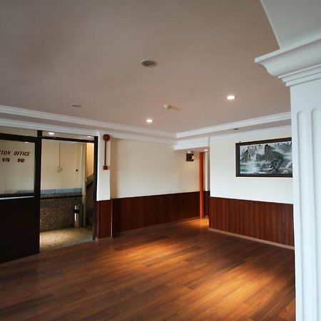 Fata Garden Hotel By Place2Stay Кучинг Экстерьер фото