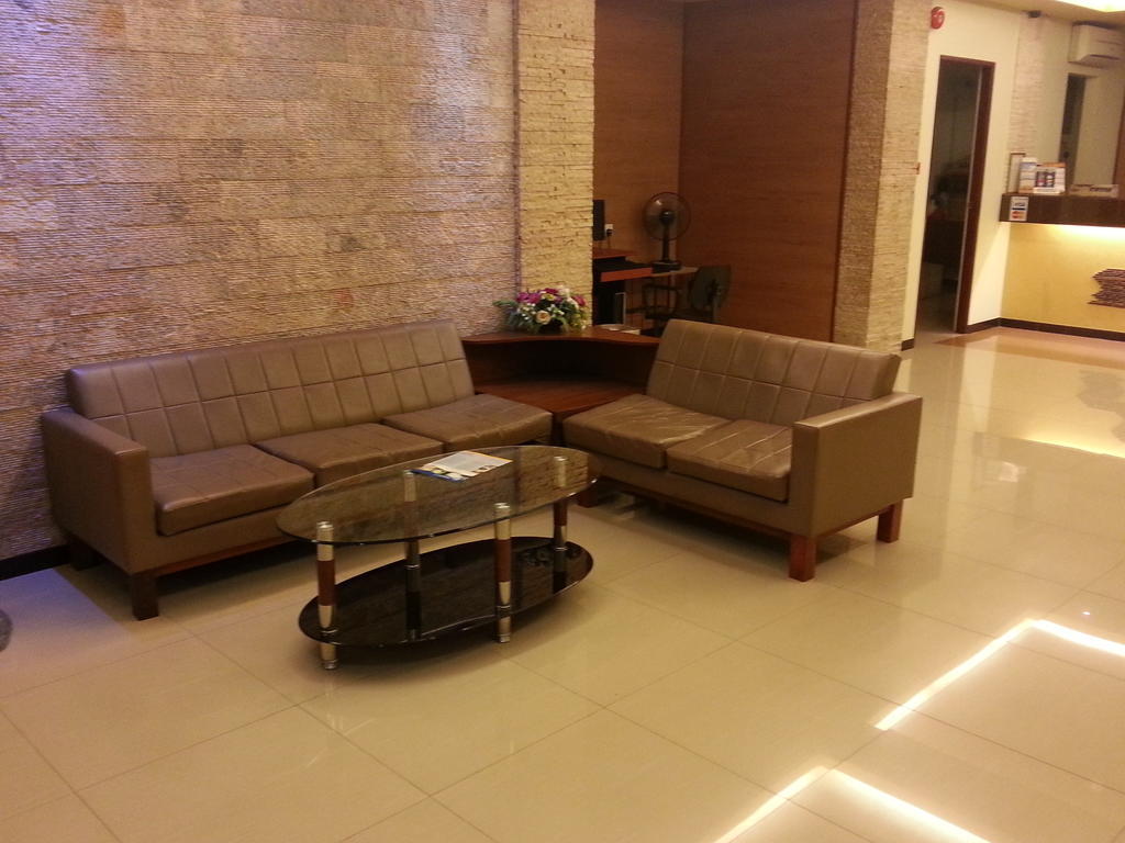 Fata Garden Hotel By Place2Stay Кучинг Экстерьер фото