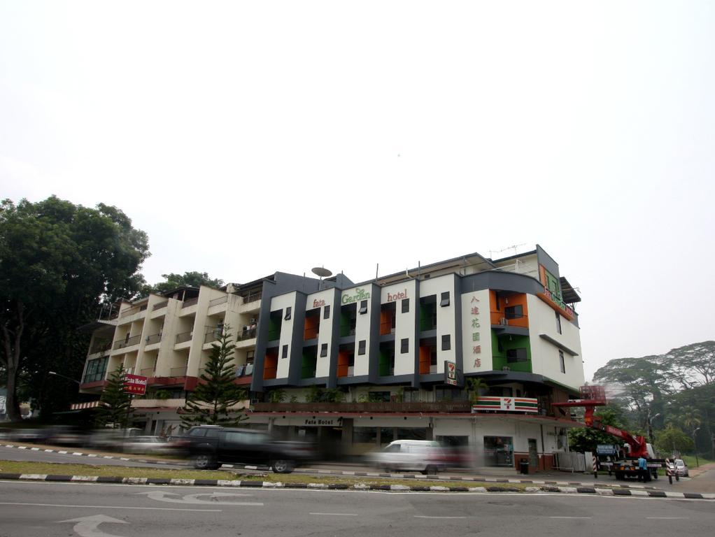 Fata Garden Hotel By Place2Stay Кучинг Экстерьер фото