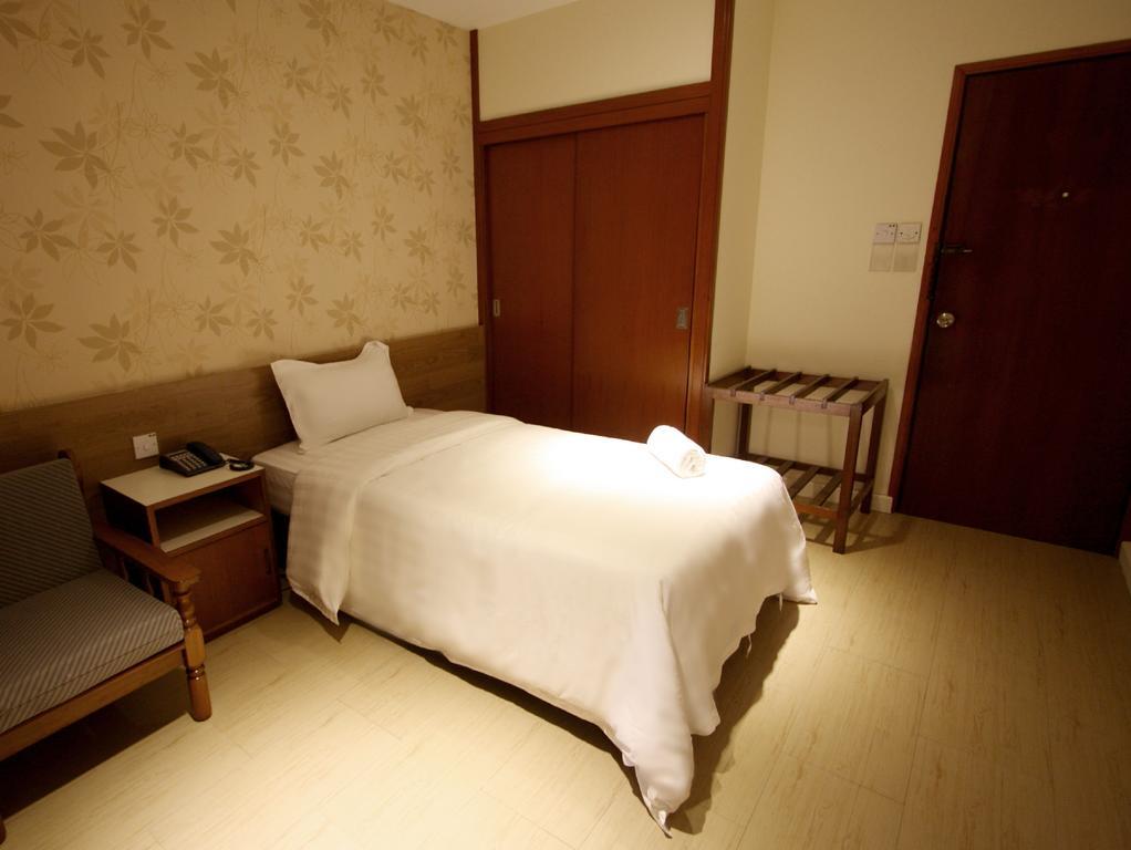 Fata Garden Hotel By Place2Stay Кучинг Номер фото
