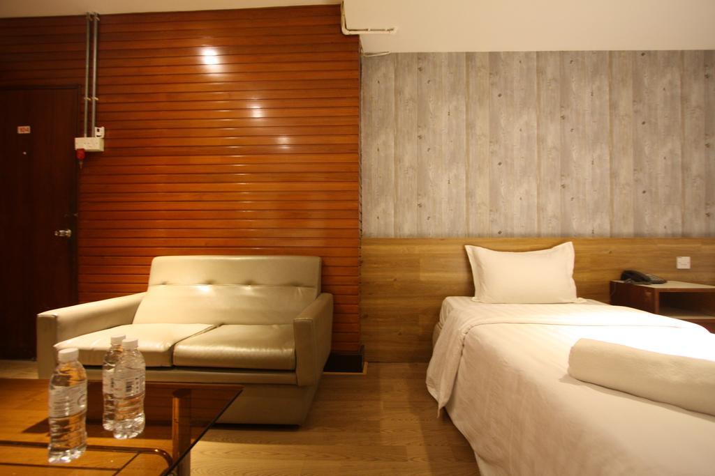 Fata Garden Hotel By Place2Stay Кучинг Номер фото