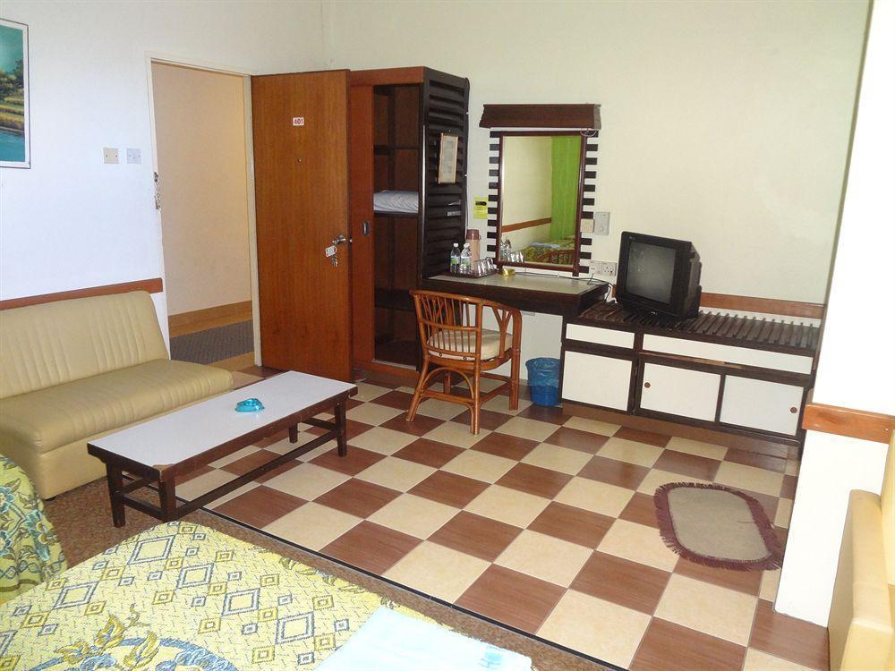 Fata Garden Hotel By Place2Stay Кучинг Экстерьер фото