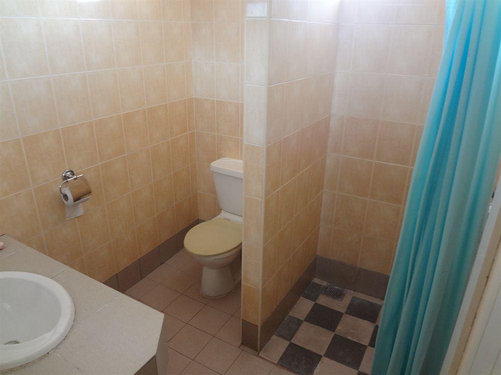 Fata Garden Hotel By Place2Stay Кучинг Экстерьер фото