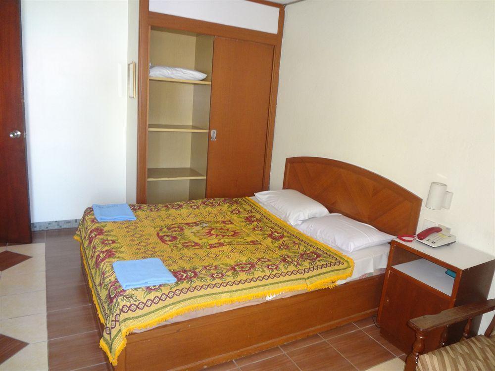 Fata Garden Hotel By Place2Stay Кучинг Экстерьер фото