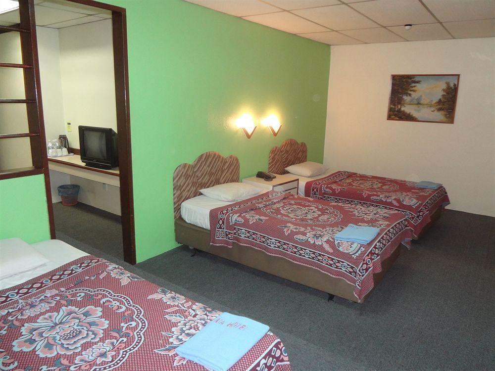 Fata Garden Hotel By Place2Stay Кучинг Экстерьер фото