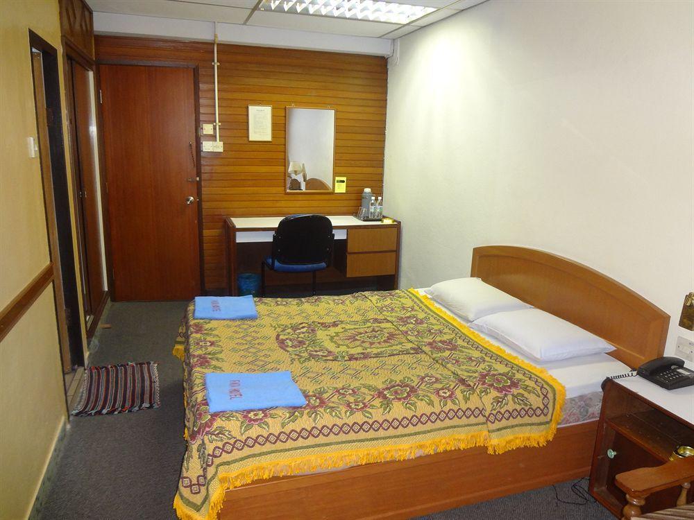 Fata Garden Hotel By Place2Stay Кучинг Экстерьер фото