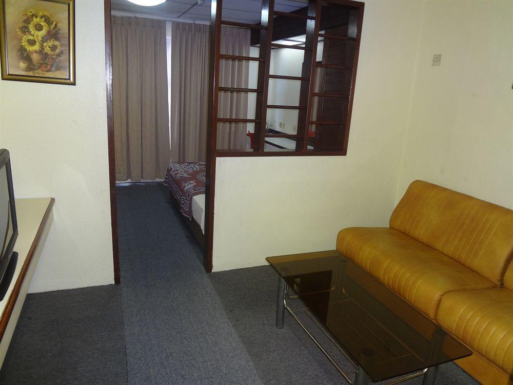 Fata Garden Hotel By Place2Stay Кучинг Экстерьер фото