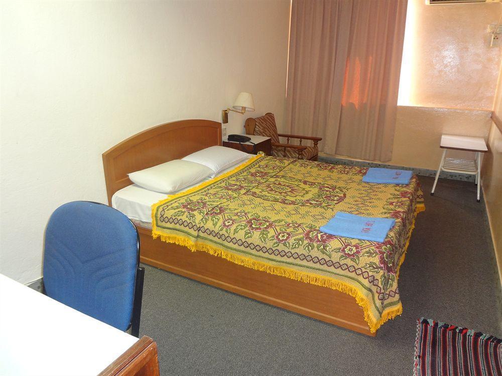 Fata Garden Hotel By Place2Stay Кучинг Экстерьер фото