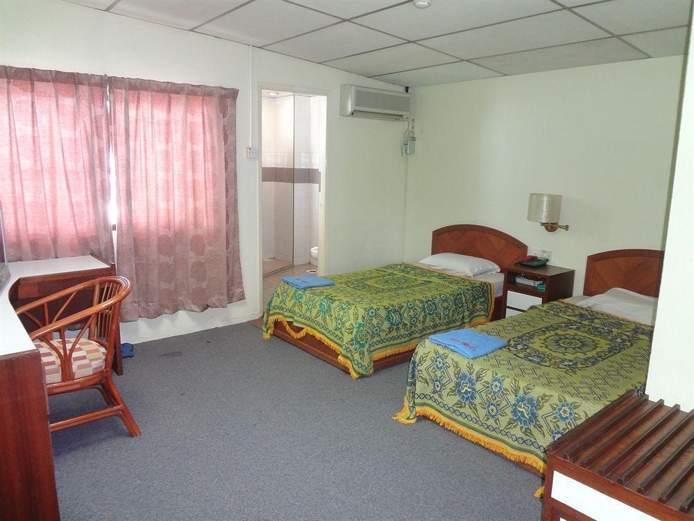 Fata Garden Hotel By Place2Stay Кучинг Экстерьер фото