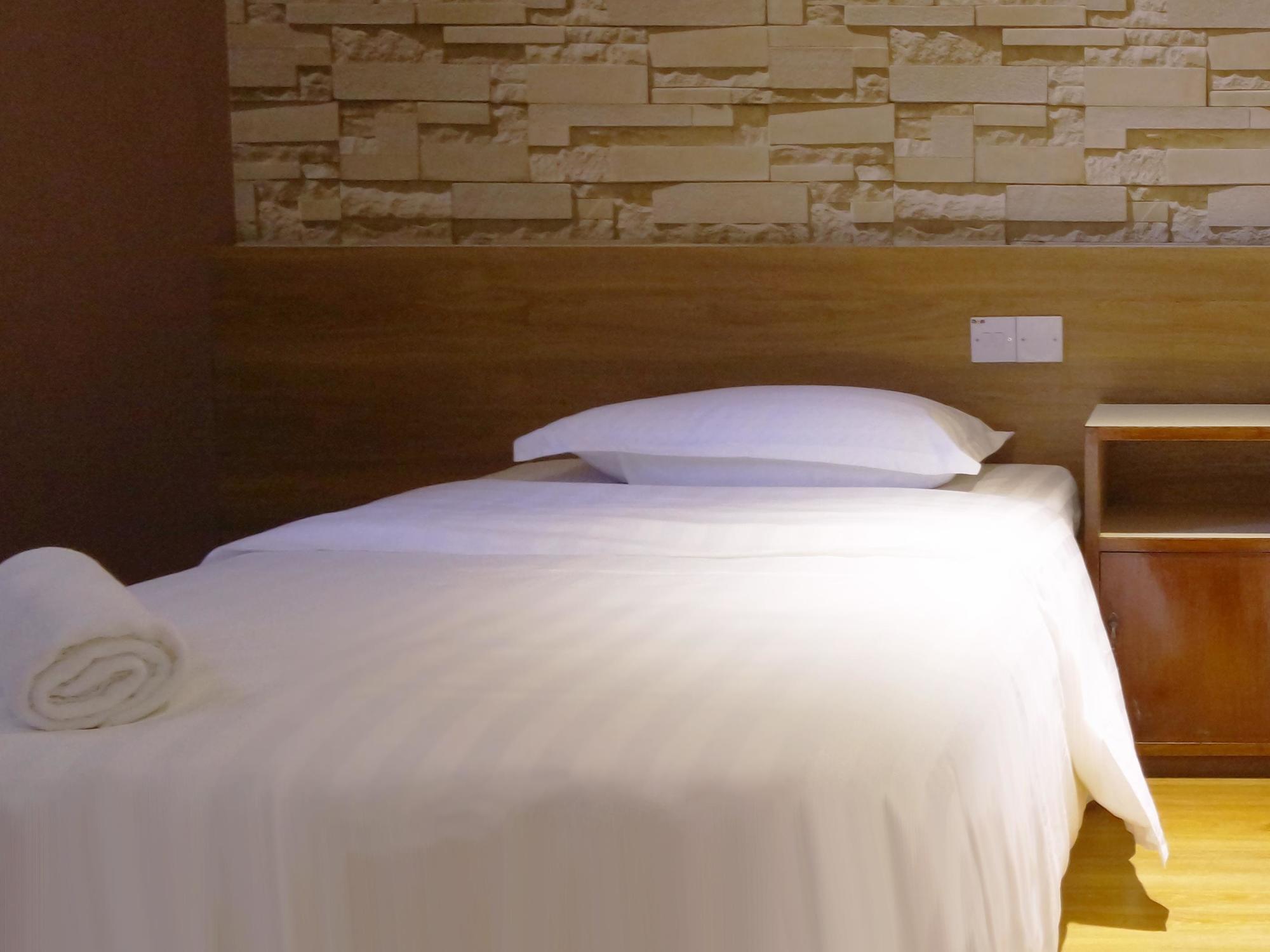 Fata Garden Hotel By Place2Stay Кучинг Экстерьер фото