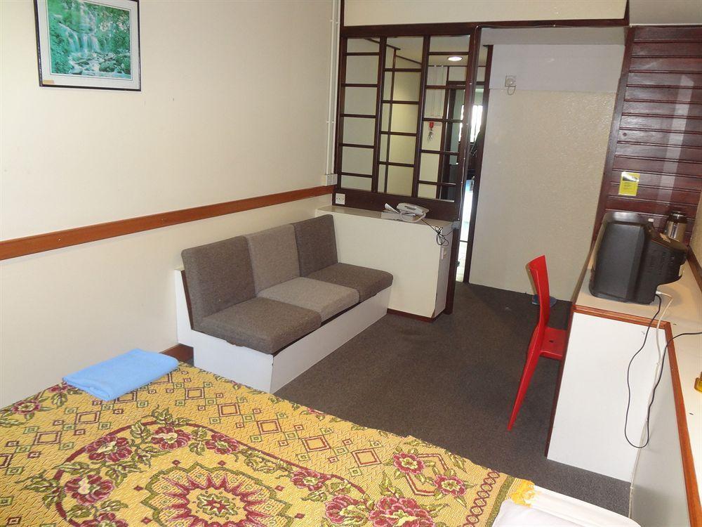 Fata Garden Hotel By Place2Stay Кучинг Экстерьер фото