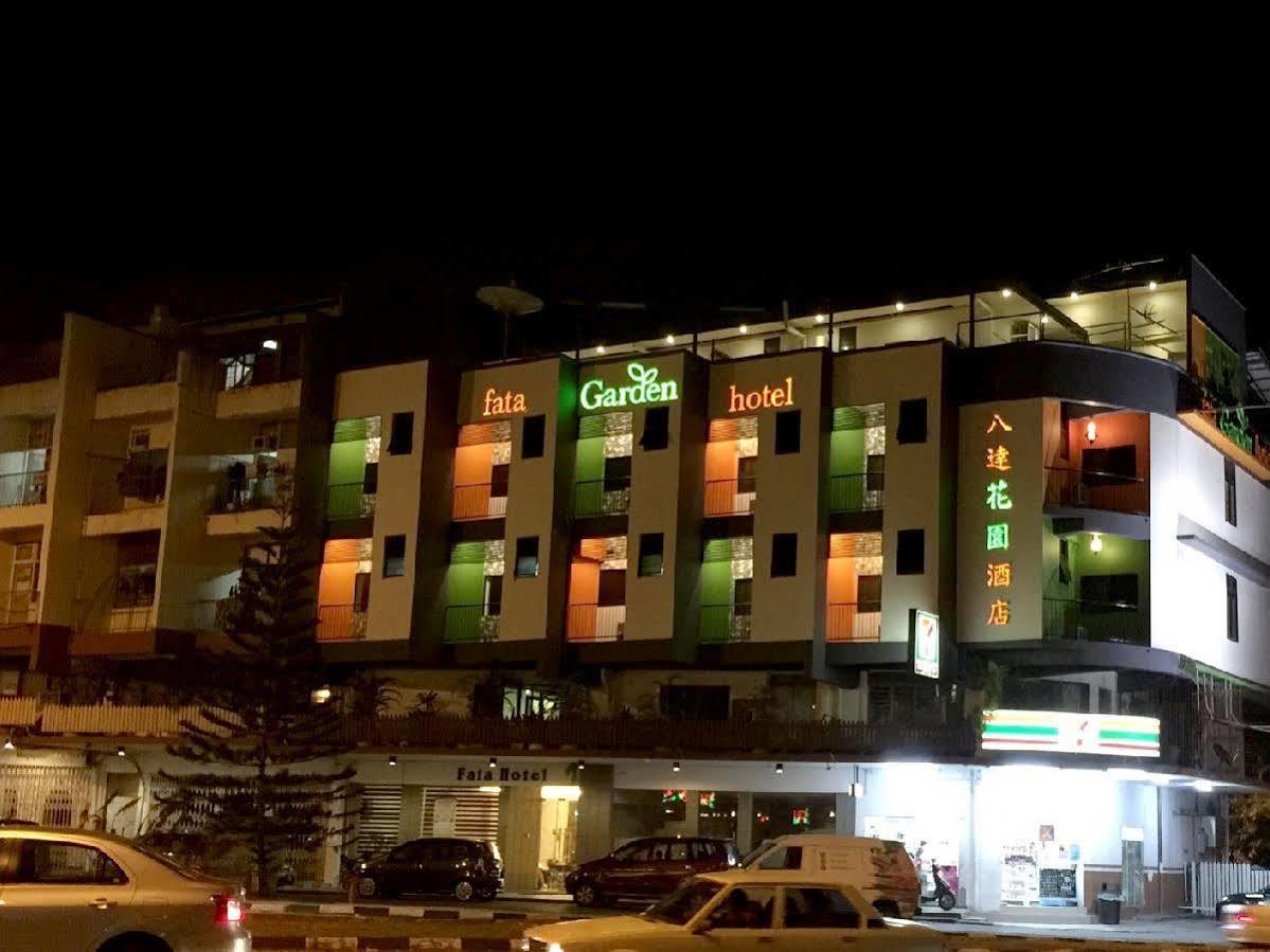 Fata Garden Hotel By Place2Stay Кучинг Экстерьер фото