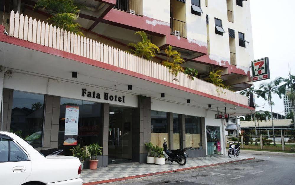 Fata Garden Hotel By Place2Stay Кучинг Экстерьер фото