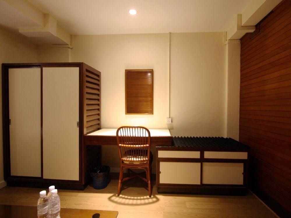 Fata Garden Hotel By Place2Stay Кучинг Экстерьер фото